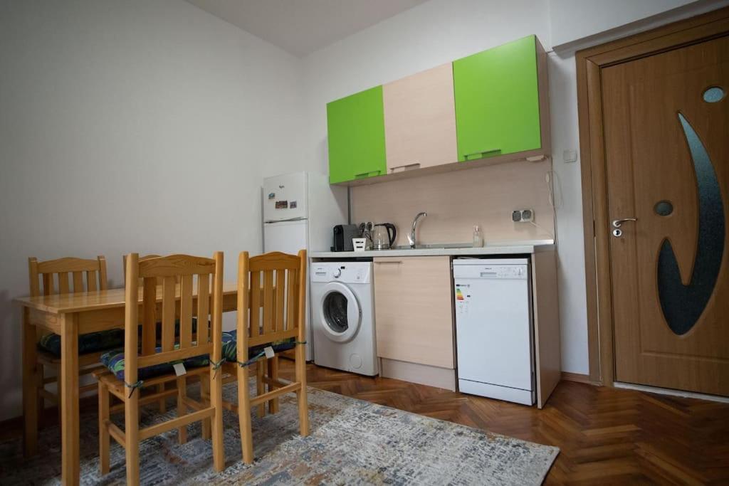 The Green Apartment In The Heart Of Old Sofia 1Bdr ภายนอก รูปภาพ