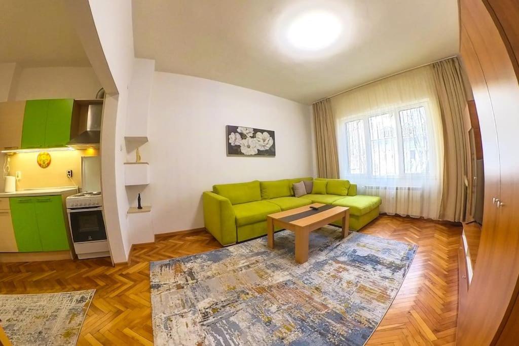 The Green Apartment In The Heart Of Old Sofia 1Bdr ภายนอก รูปภาพ
